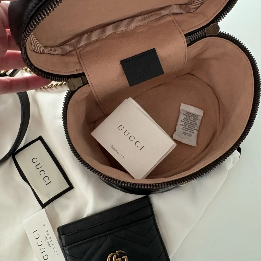 Gucci Black Quilted Crossbody Bag with Gold Accent - Picture 2 of 6